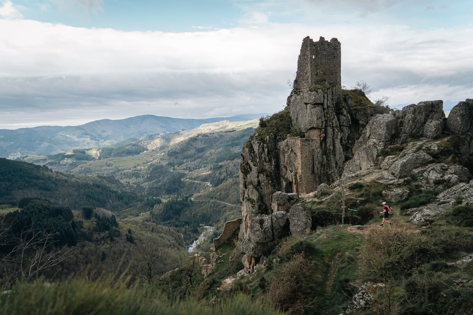 Surentraînement en trail : repérer les signaux faibles et corriger sans tout arrêter