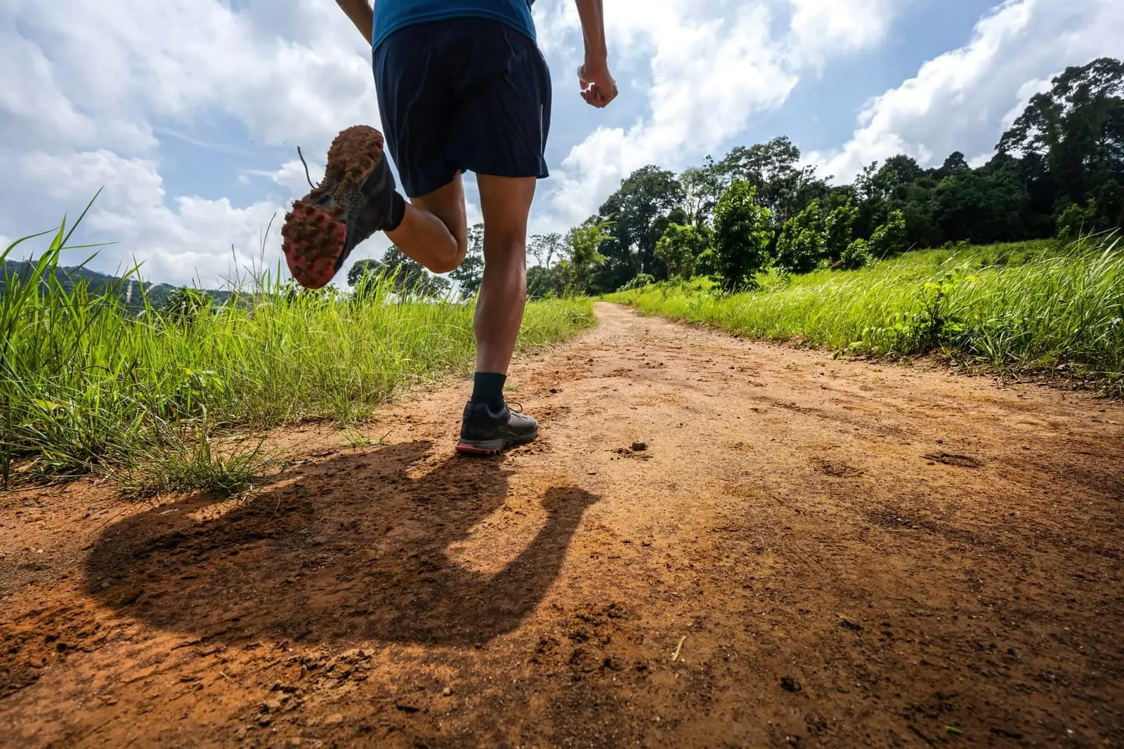 Marcher vite en montée : la compétence la plus sous-cotée en ultra