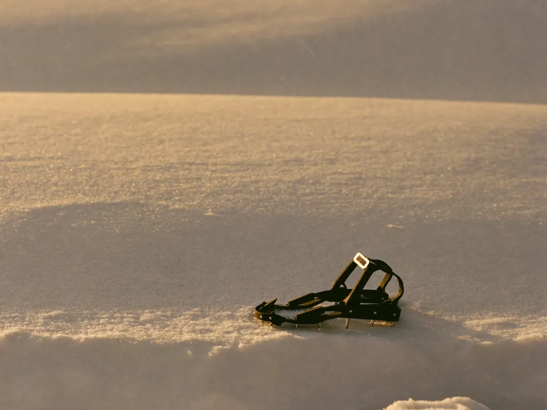 Courir sur neige et verglas : crampons, chaussures et adhérence