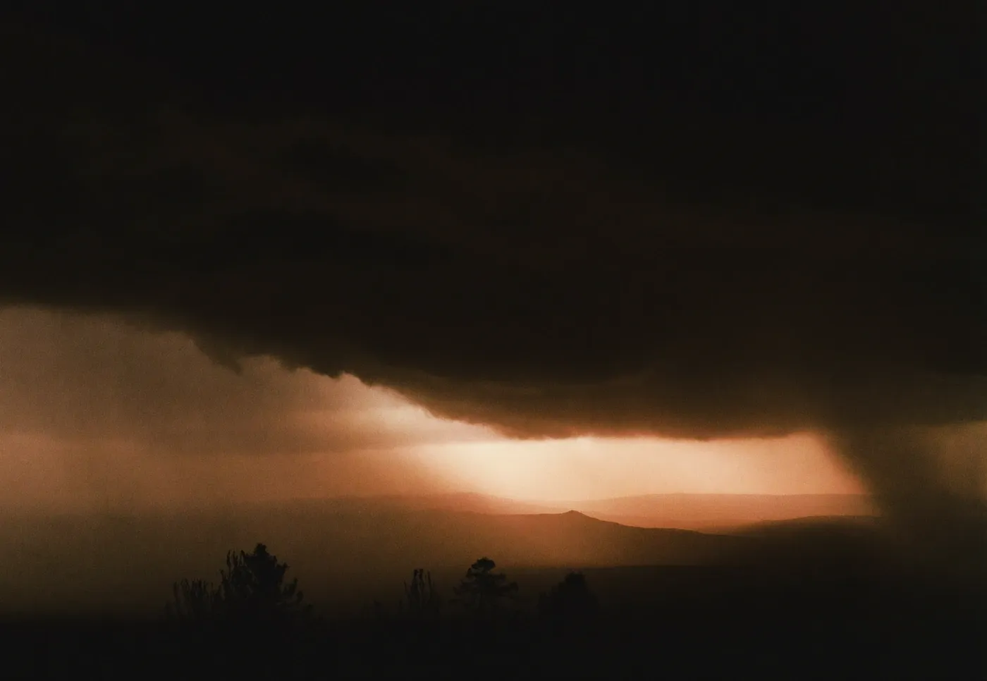 Orage en montagne pendant un trail : les bons réflexes