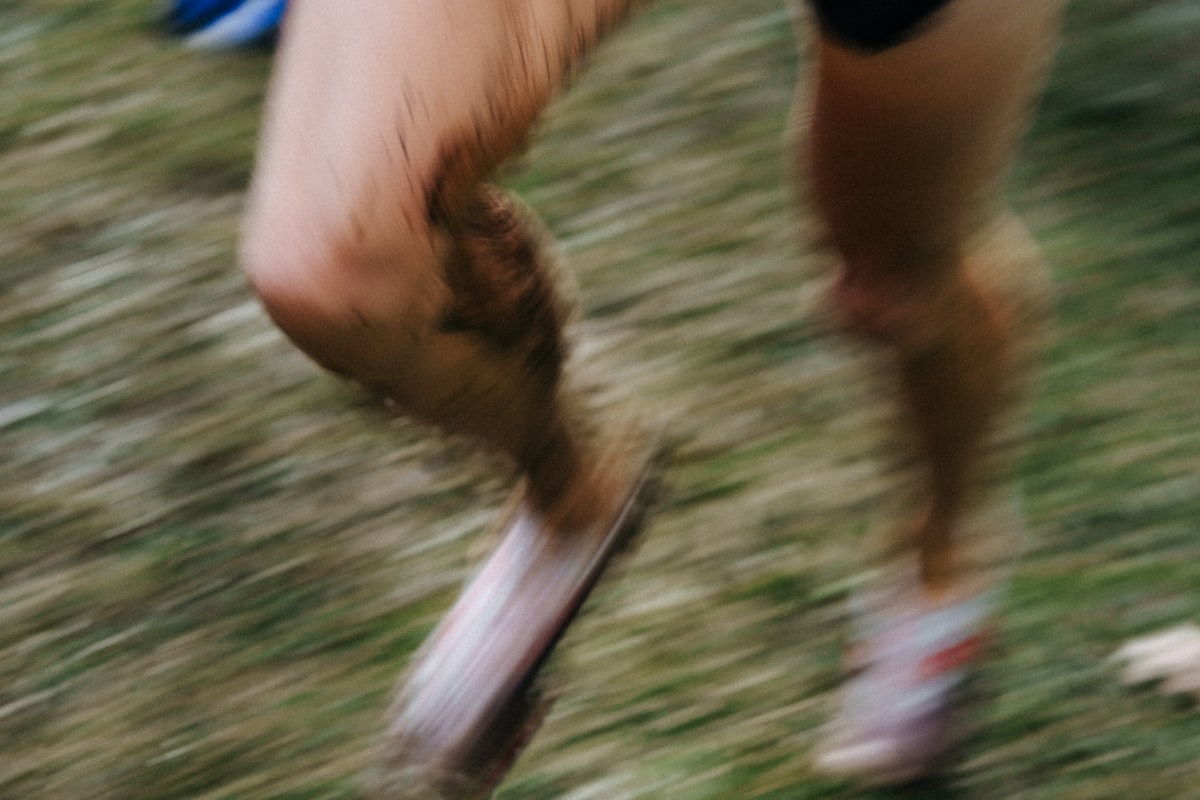 Crampes en trail : causes, prévention et solutions